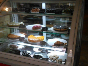 Všímám si, že se hodně zákazníků vrací, říká Lukáš Kalný, provozovatel cukrárny s raw zákusky