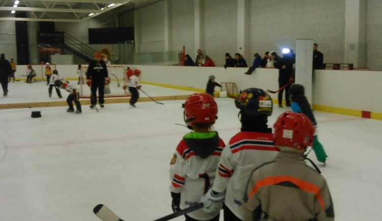 FOTO + VIDEO: Desítky nadšených dětí si vyzkoušely, jaké je to být hokejistou. Dukla Jihlava se zapojila do kampaně Týden hokeje