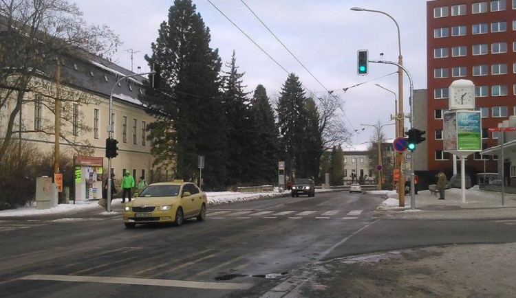 Jihlava má další světelnou křižovatku. Semafory u autobusového nádraží již fungují