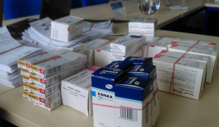 Děláme z nich feťáky, říkali o odběratelích členové drogového gangu. Obchod s drogami stopla až jihlavská kriminálka