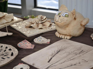 Na krajském úřadě je do konce února v rámci výstavy k vidění autentická vězeňská cela