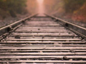 Osobní vlak srazil a usmrtil muže na Jihlavsku. Provoz na trati bude do odpoledne přerušen