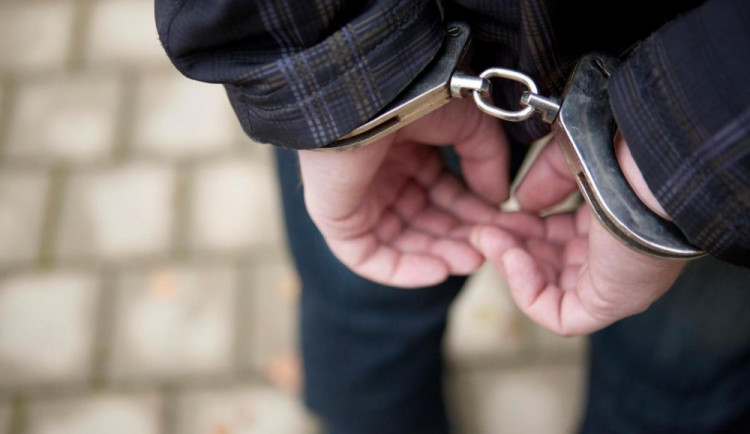 Nenapravitelný agresor zase skončil v poutech