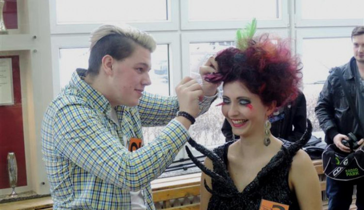 Filip Komárek s modelkou Jolanou