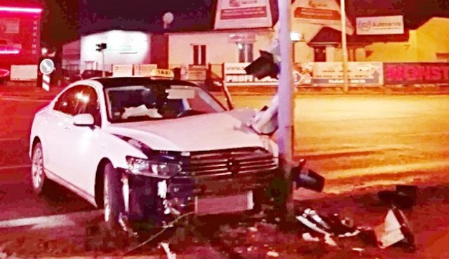 Dopravní nehoda vyřadila z provozu semafory na křižovatce ulic Pražská a Okružní