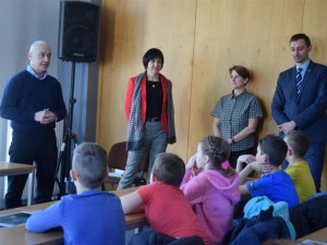 Lesní pedagogika v praxi. Žáci z jihlavské ZŠ Seifertova poznávali, jak to chodí v lese