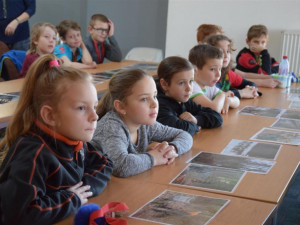 Lesní pedagogika v praxi. Žáci z jihlavské ZŠ Seifertova poznávali, jak to chodí v lese