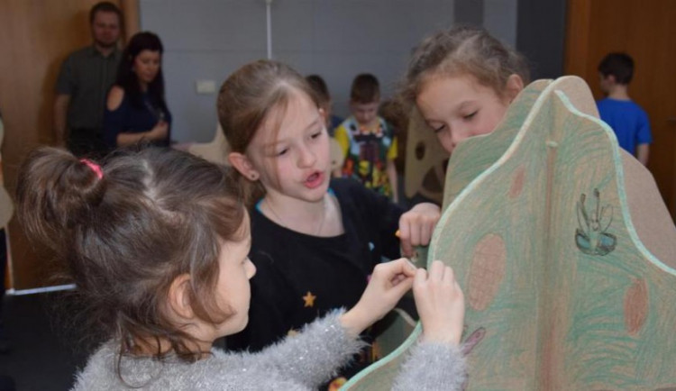 Lesní pedagogika v praxi: Žáci z jihlavské ZŠ Seifertova poznávali, jak to chodí v lese