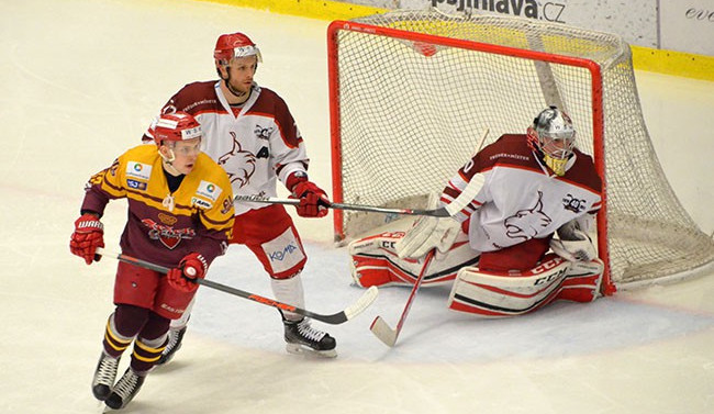První mečbol Dukla Jihlava nevyužila. Ve Frýdku-Místku těsně prohrála, v sérii vede 3:1 na zápasy