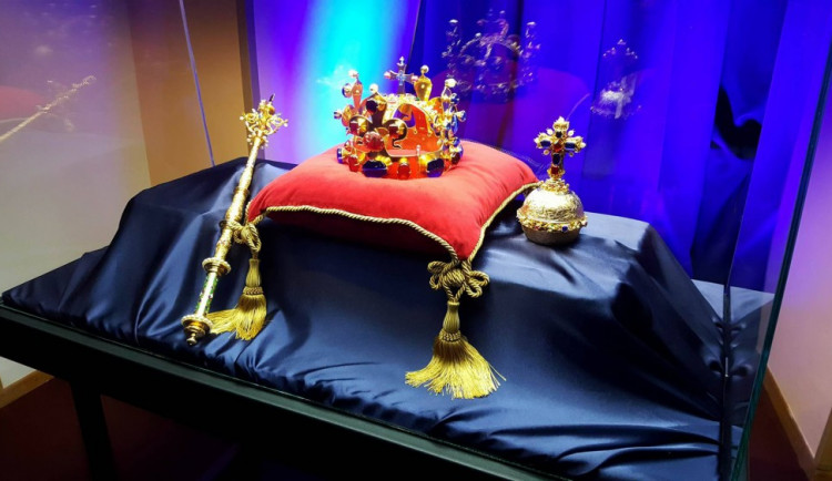 FOTOGALERIE: Výstava replik korunovačních klenotů je přibližně v polovině. Jak to v Hotelu Gustav Mahler vypadá?