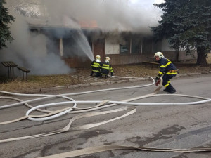 V Dobroníně na Jihlavsku shořel bývalý hostinec. Škoda se vyšplhala na 700 tisíc korun