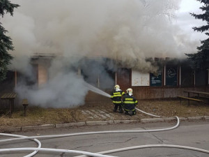 V Dobroníně na Jihlavsku shořel bývalý hostinec. Škoda se vyšplhala na 700 tisíc korun