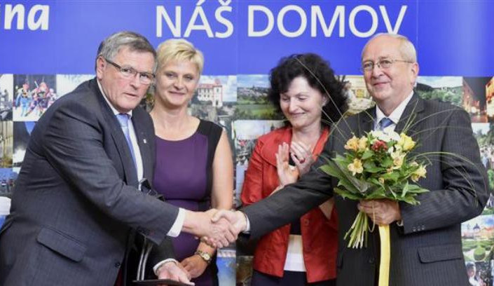 Lípa 2016, předání zlaté stuhy starostovy Jiřímu Kuncovi.