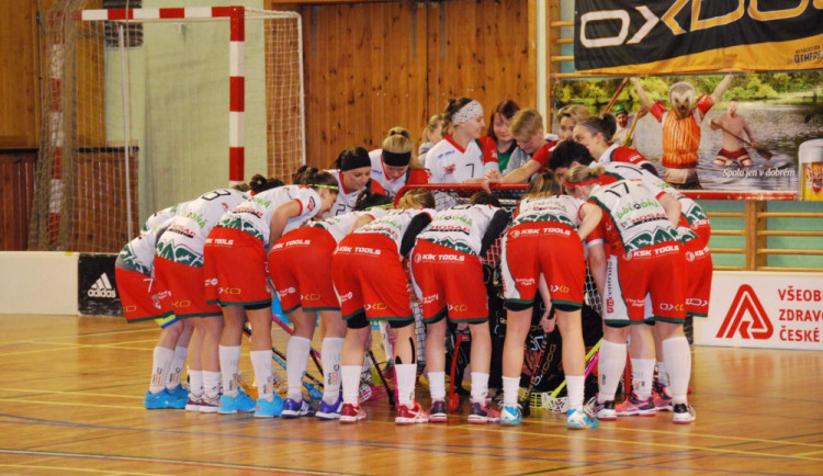 KAM ZA SPORTEM: Startuje finále hokejové amatérské ligy, florbalistky SK hrají prvoligové čtvrtfinále