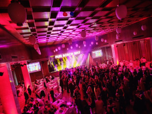 Reprezentační ples firmy Bosch Diesel přinesl kromě dobré zábavy i rekordní výtěžek jihlavské nemocnici