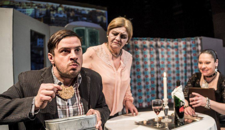 Jihlavské Horácké divadlo uvedlo premiéru duchařské komedie Vrátila se jednou v noci