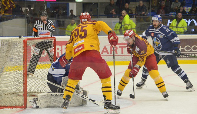 Postup do baráže se zatím nekoná, Dukla doma s Kladnem prohrála. Stále vede 3:2 na zápasy