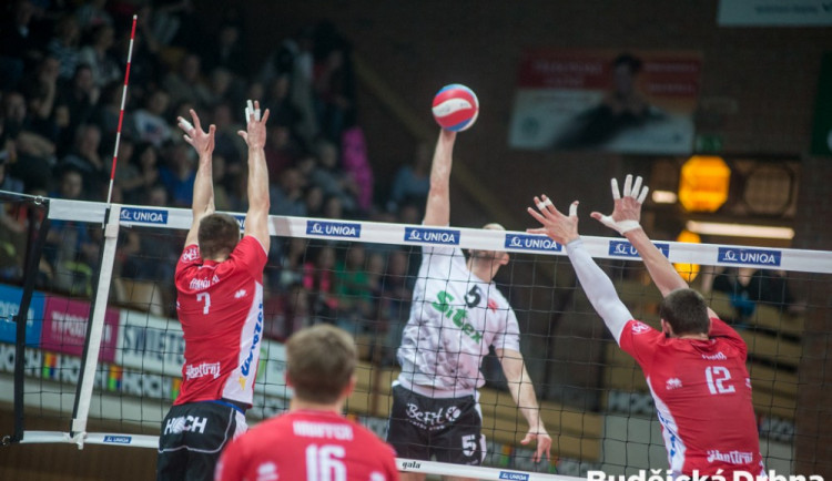 Čtvrtfinálová série se vrací do Příbrami. V tie-breaku tentokrát neuspěl Jihostroj