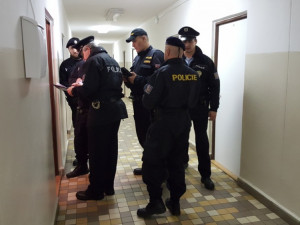 Kontrola cizinců na ubytovnách: Pět Rumunů bez dokladů, dvakrát porušení zákona