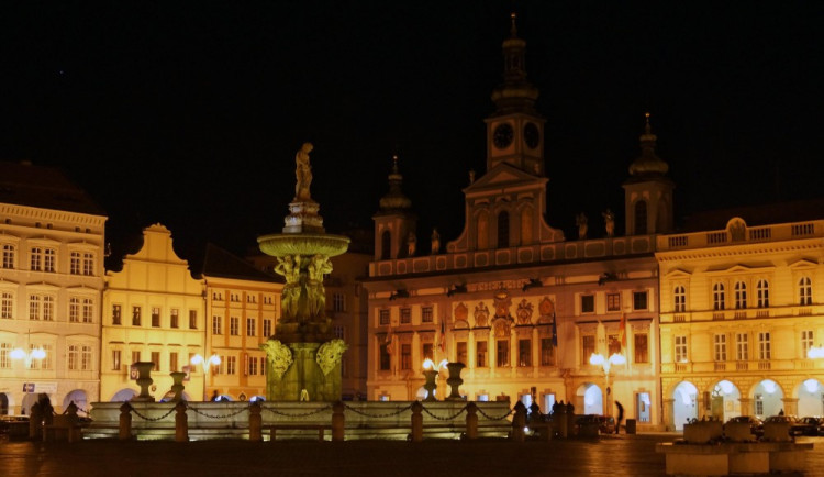 FOTO: Budějce se připojily k Hodině Země