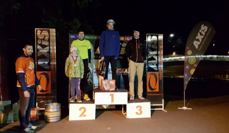 Axis Noční desítku ovládl Jakub Smetana, mezi ženami byla nejrychlejší Kristýna Dvořáková