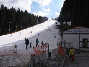 Na Šacberku lyžovaly o víkendu jen desítky lidí. Letošní sezona jinak byla velmi úspěšná