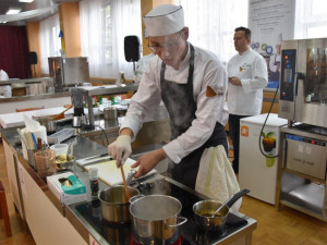 Petr Špaček připravuje kachní prso