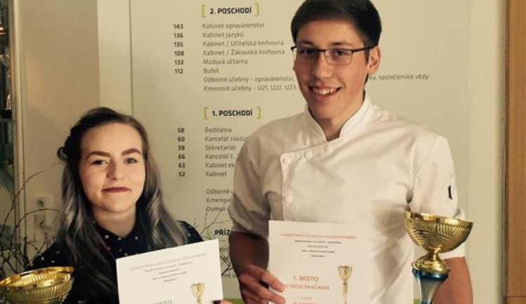 Zlatý Petr Špaček a stříbrná baristka Alžběta Kršová