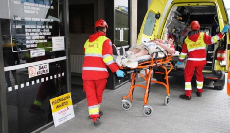 Policisté, hasiči a zdravotníci zasahovali proti šílenému střelci. Naštěstí jen jako