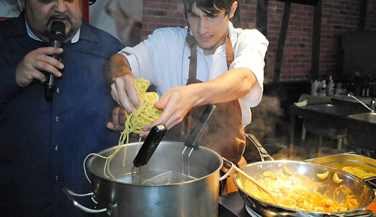 SOUTĚŽ: Budějce hostí festival dobrého jídla a pití, jarní Gastrofest. Jeho součástí jsou Travelfest a Febiofest