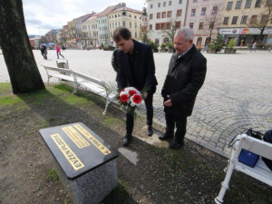 FOTO: Uplynulo 48 let od upálení Evžena Plocka. Jihlavská radnice uctila jeho památku