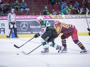KAM ZA SPORTEM: Rozjetou Duklu Jihlava čekají Karlovy Vary, v neděli hrají hokejbalisté o play-off