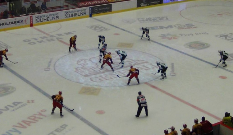 Jihlavští hokejisté druhý zápas v Karlových Varech prohráli, baráž se tak vyrovnává