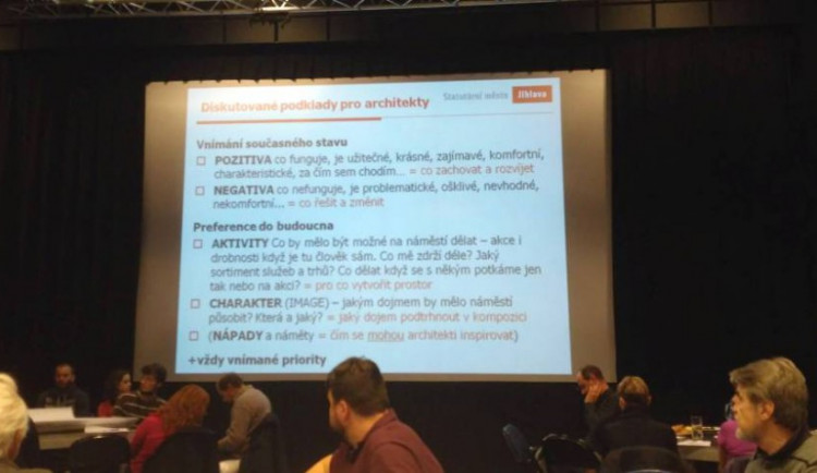 Lidé diskutovali o budoucnosti jihlavského náměstí. Co bude s odmítaným Priorem?