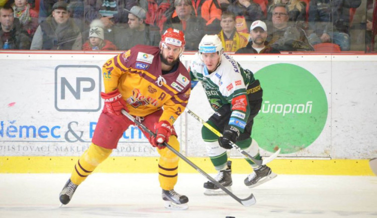 Velký sen se naplnil! Jihlavská Dukla je po zápase s Karlovými Vary opět extraligová