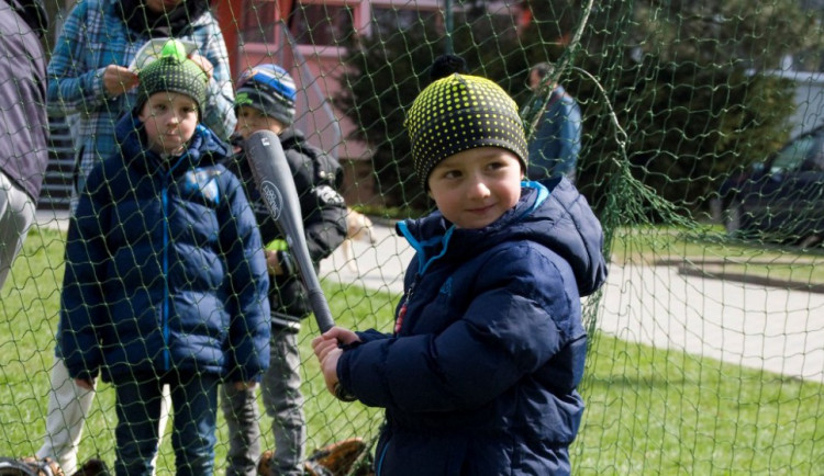 Baseballový den s Ježky Jihlava počasí nepřekazilo. Zúčastnilo se ho přes 350 dětí