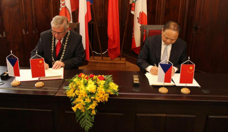 Jihlava hledá možnosti spolupráce s městem Wu-chan. Primátoři podepsali memorandum