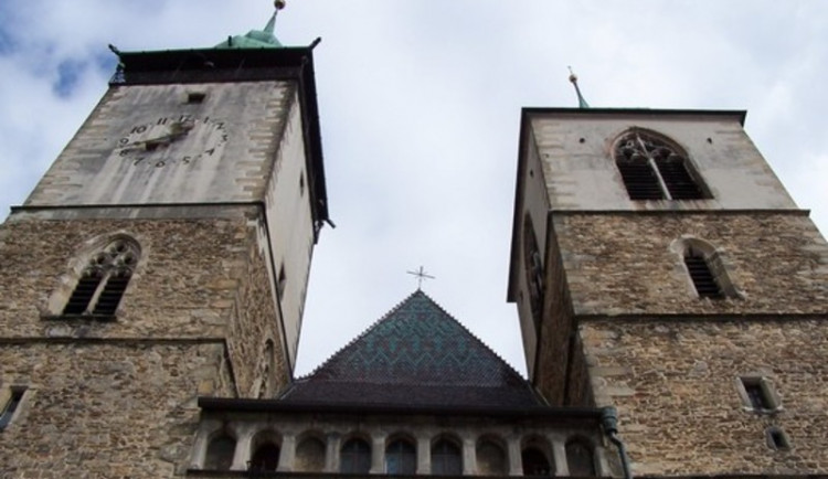 V Jihlavě začaly dvouleté opravy střechy kostela svatého Jakuba. Lidem se zpřístupní krov