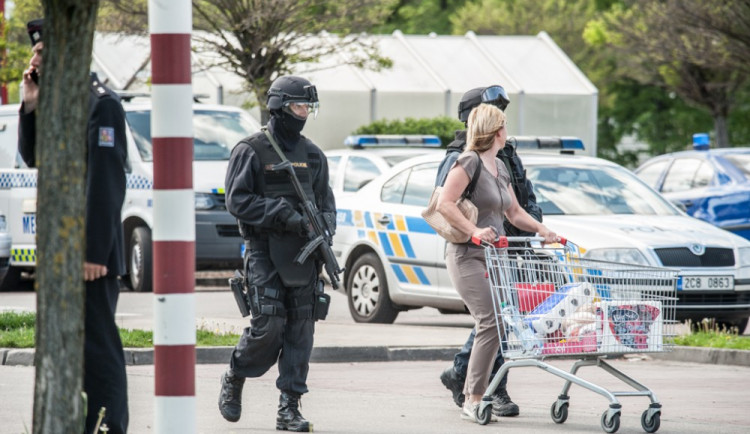 AKTUALIZOVÁNO: Policie na několik hodin uzavřela budějcký park. Hledala prý ozbrojenou osobu