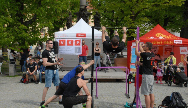 Akci Sportujeme s VŠPJ přálo počasí, netradiční aktivity si vyzkoušela tisícovka lidí