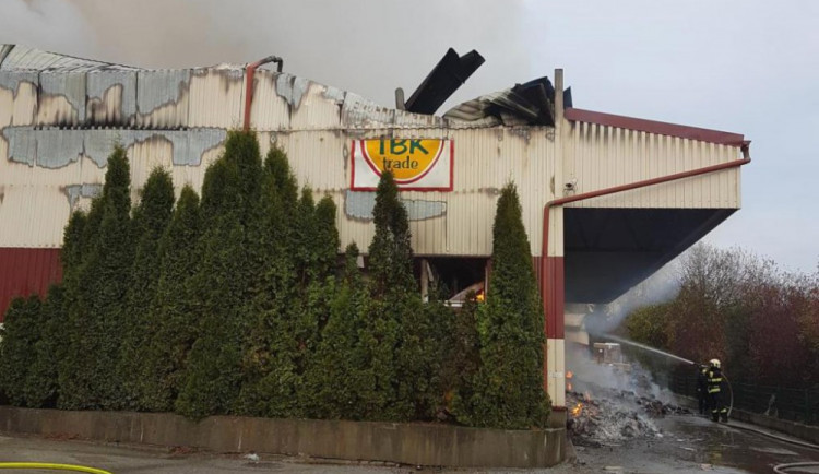 Loňský požár haly v Horní Cerekvi byl založen úmyslně. Pachateli hrozí patnáct let vězení 