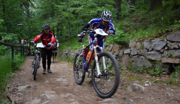 Vítězem Jihlavské 24 MTB je popáté Tomáš Kozák. Okruh absolvoval devětačtyřicetkrát