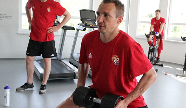 Dukla Jihlava zahájila letní přípravu. Hráči dřeli v posilovně