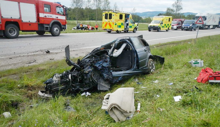Tragická nehoda se stala na Kaplicku. Jeden člověk zemřel, jeden je v kritickém stavu