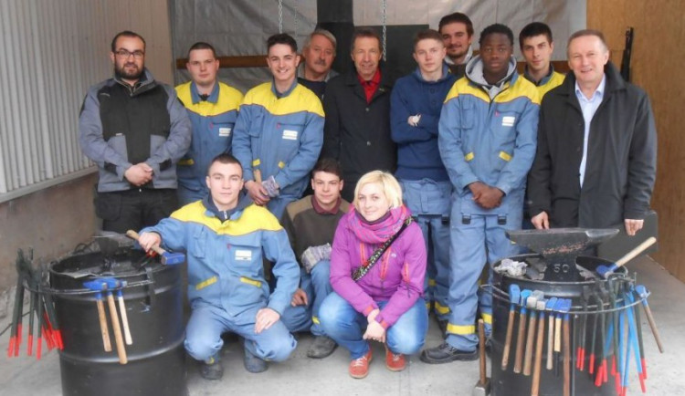 Mladí kováři z Francie sbírali zkušenosti v Jihlavě. Týden strávili u Leopolda Habermanna