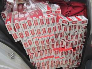 Slovenský řidič převážel přes Vysočinu více než 900 kartonů padělaných cigaret. Hrozí mu tři roky