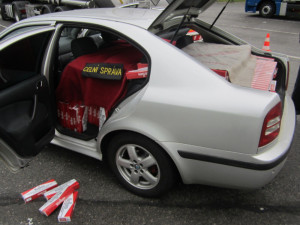 Slovenský řidič převážel přes Vysočinu více než 900 kartonů padělaných cigaret. Hrozí mu tři roky