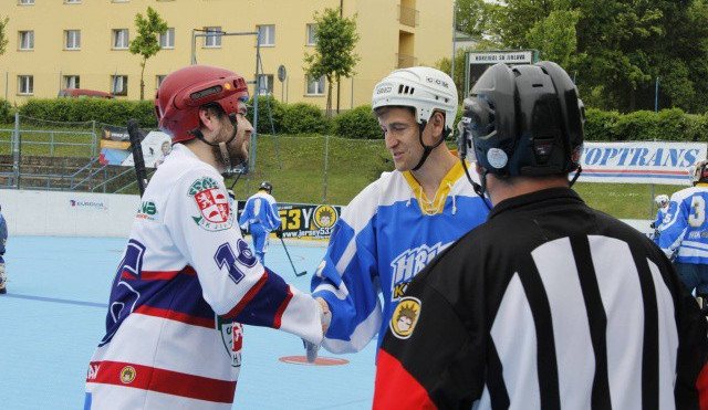 SK Jihlava nevyužil v Hodoníně ani jeden mečbol. O titulu v Moravské hokejbalové lize rozhodne až pátý zápas