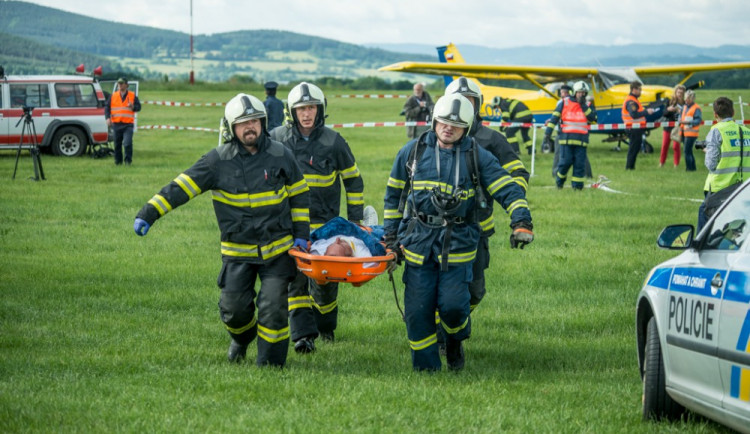 VIDEO: Ve Strakonicích se zřítilo letadlo. Naštěstí jen na oko