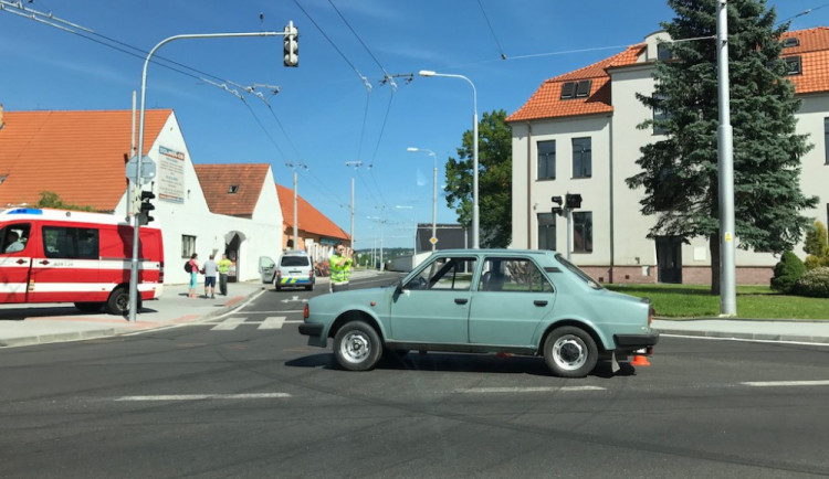Bourala auta s motorkami. Na jiných místech, ale skoro v jeden okamžik
